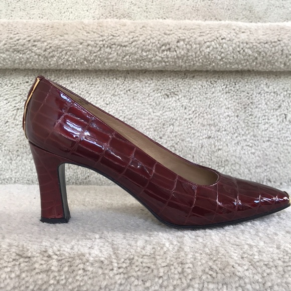 Rare Vintage Stuart Weitzman Crocodile Patent Leather Pumps with Gold Accents - Picture 11 of 17